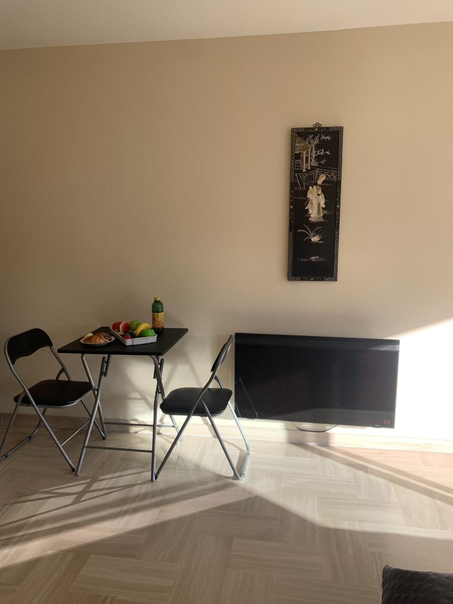 Gray D'albion Pol519 Apartment
