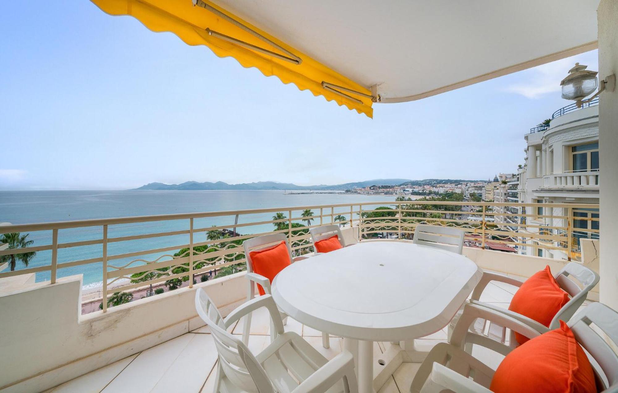 Holiday home Amazing In With House Sea View
