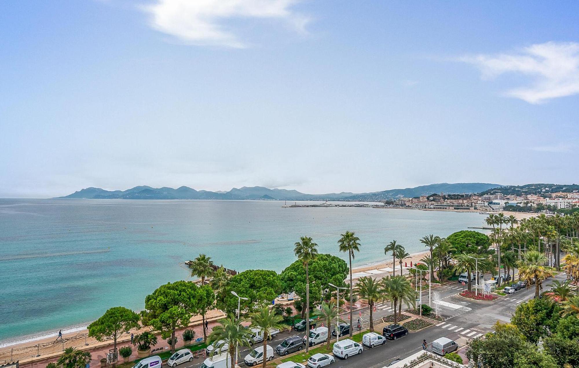 Amazing In With House Sea View *