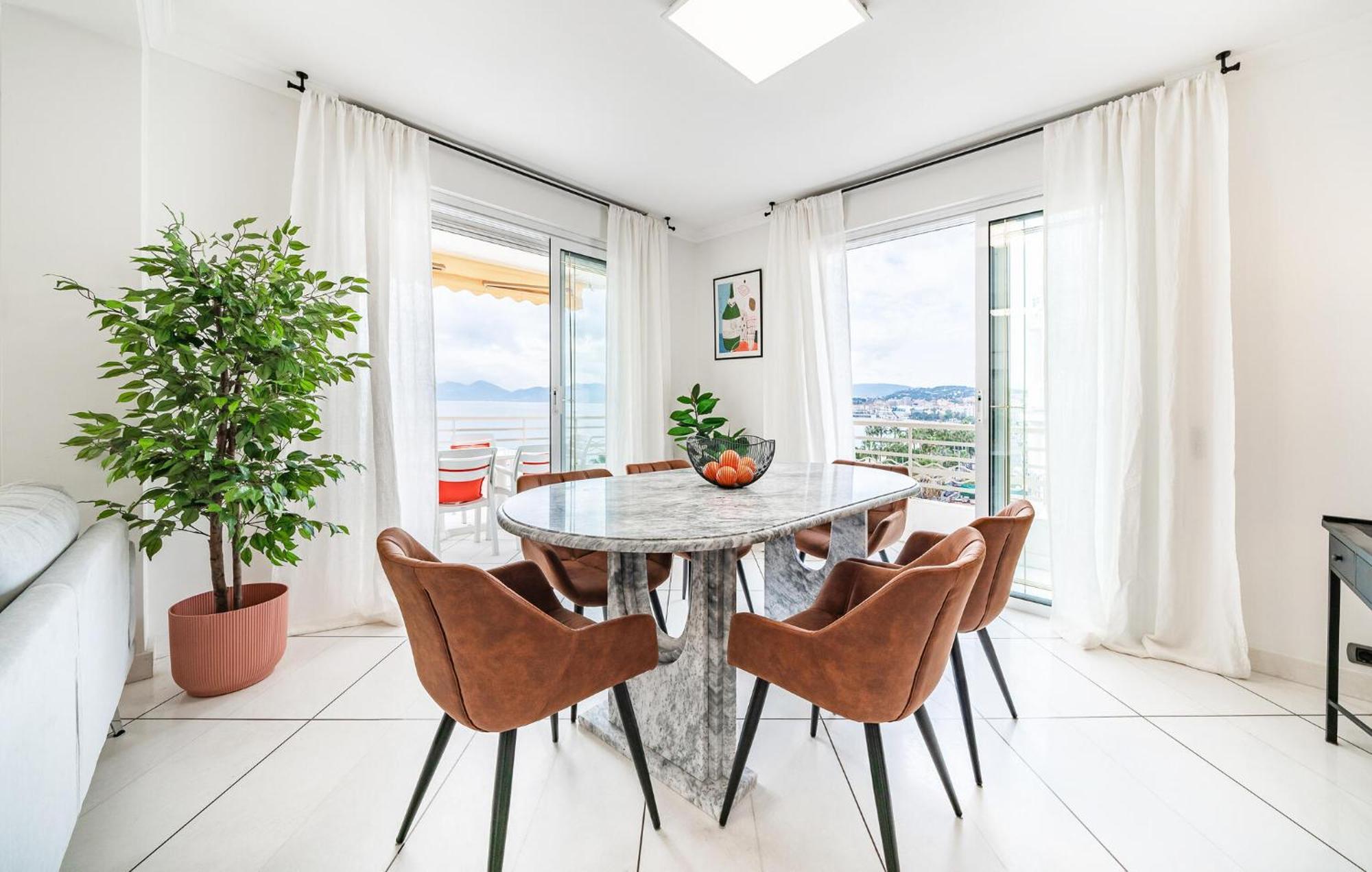 Holiday home Amazing In With House Sea View
