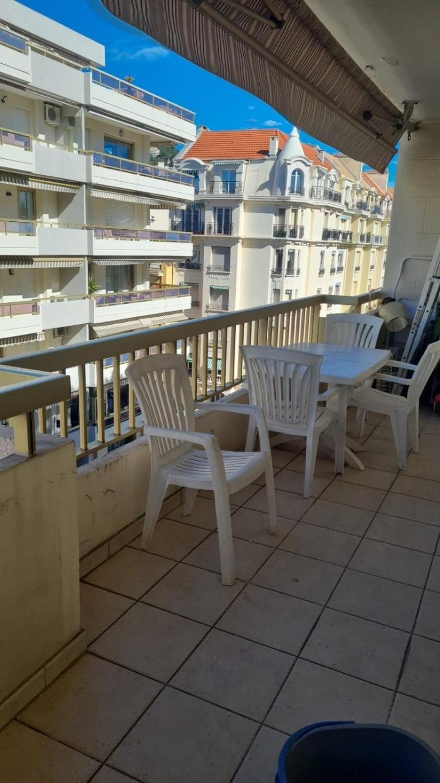 2 Bedroom Martinez Side Apartment *