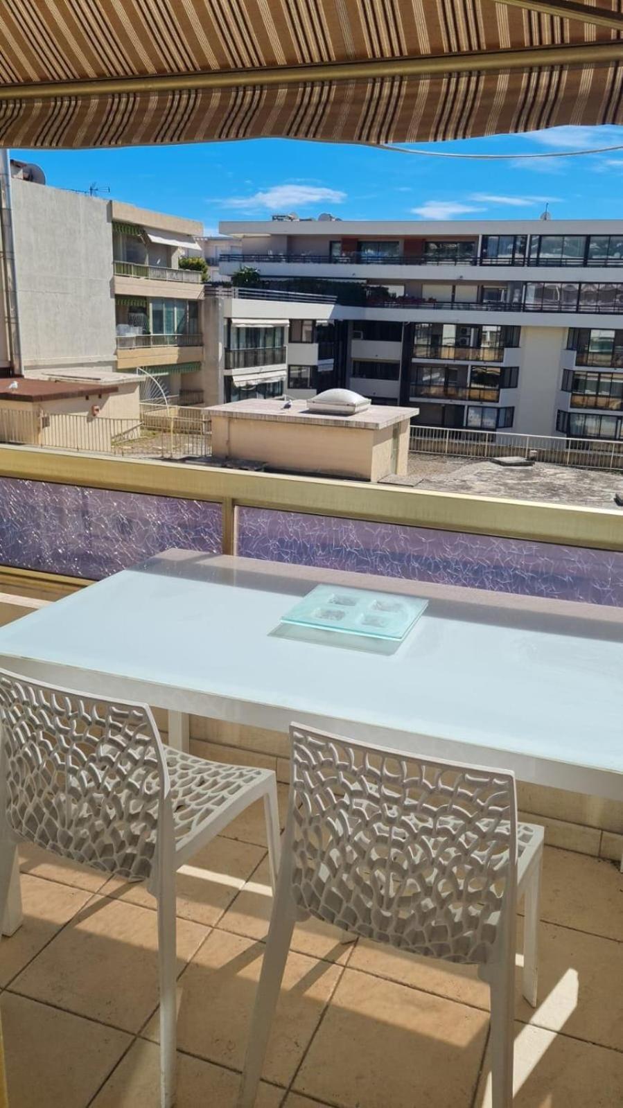 2 Bedroom Martinez Side Apartment *