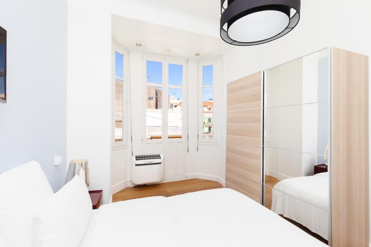 Palais Area 4 Beds - 4 Baths Apartment *