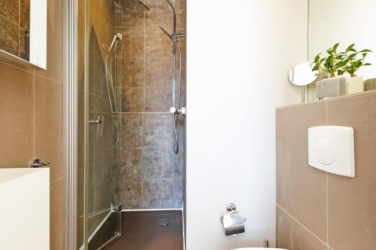 Palais Area 4 Beds - 4 Baths *