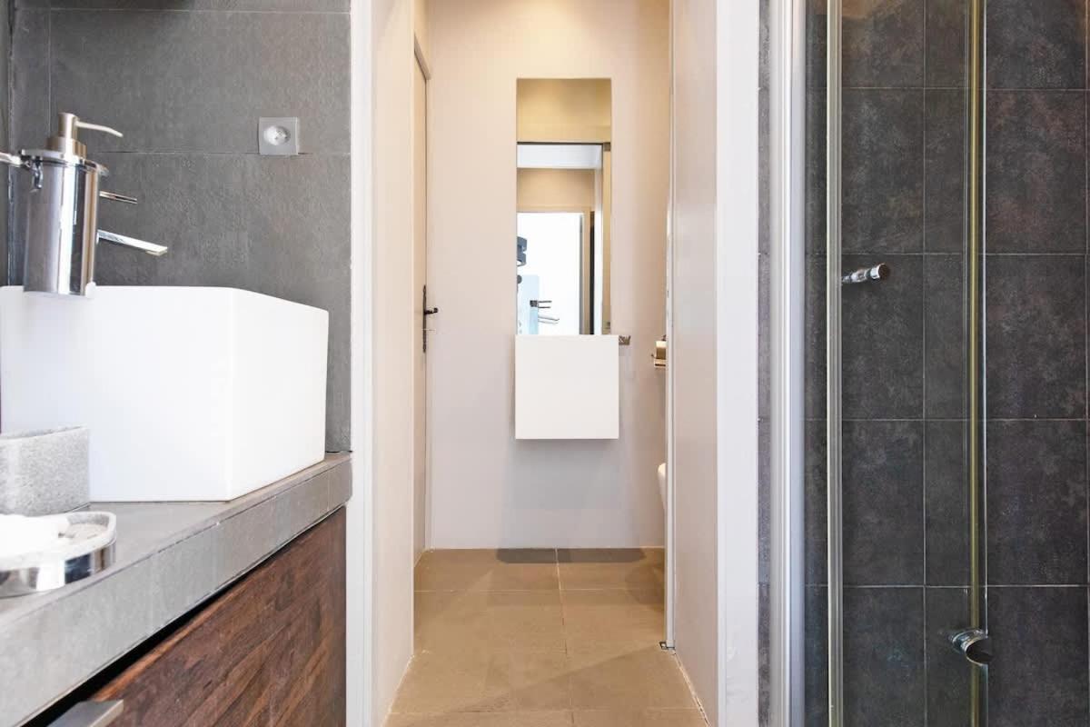 Palais Area 4 Beds - 4 Baths Apartment *
