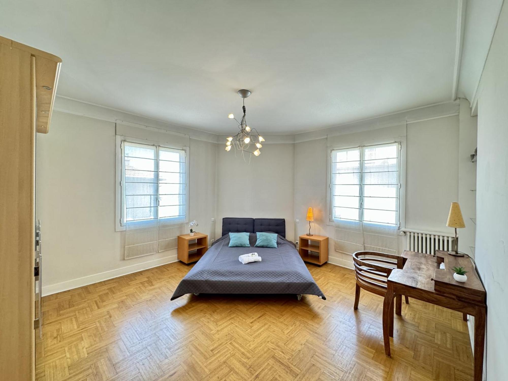 Appartement Grand Palais 4p Bob1309 *