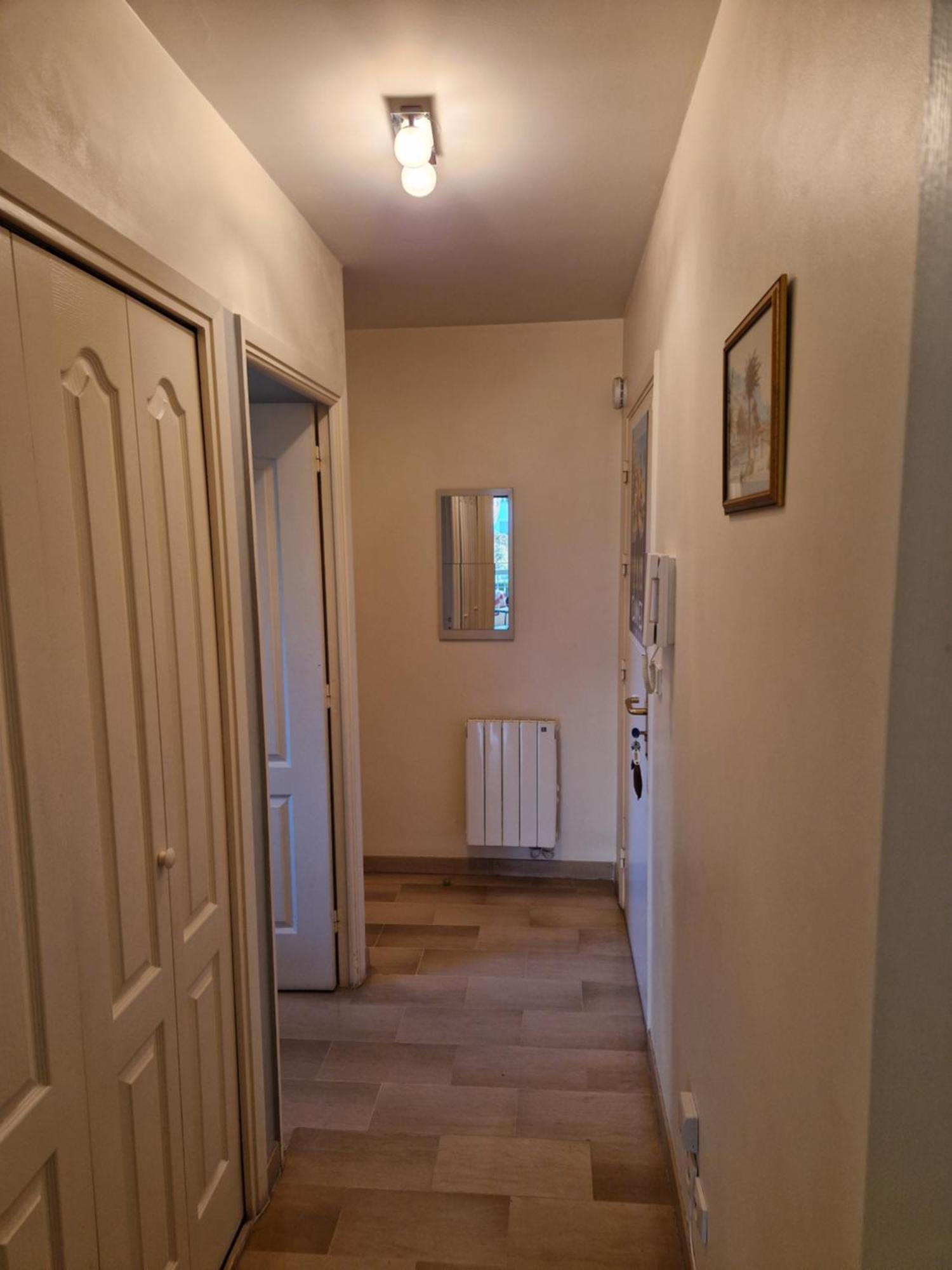 Appartement Centre Beau Deux Pièces Près De à Pied