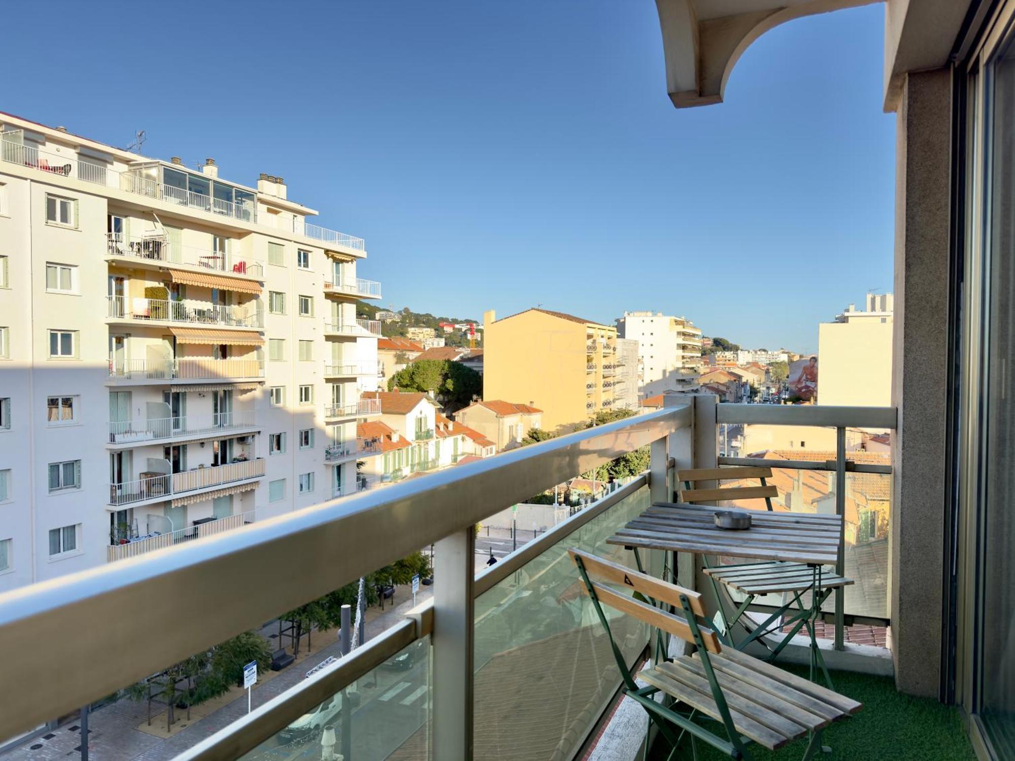 Apartment L'alexandra By Scls Locations