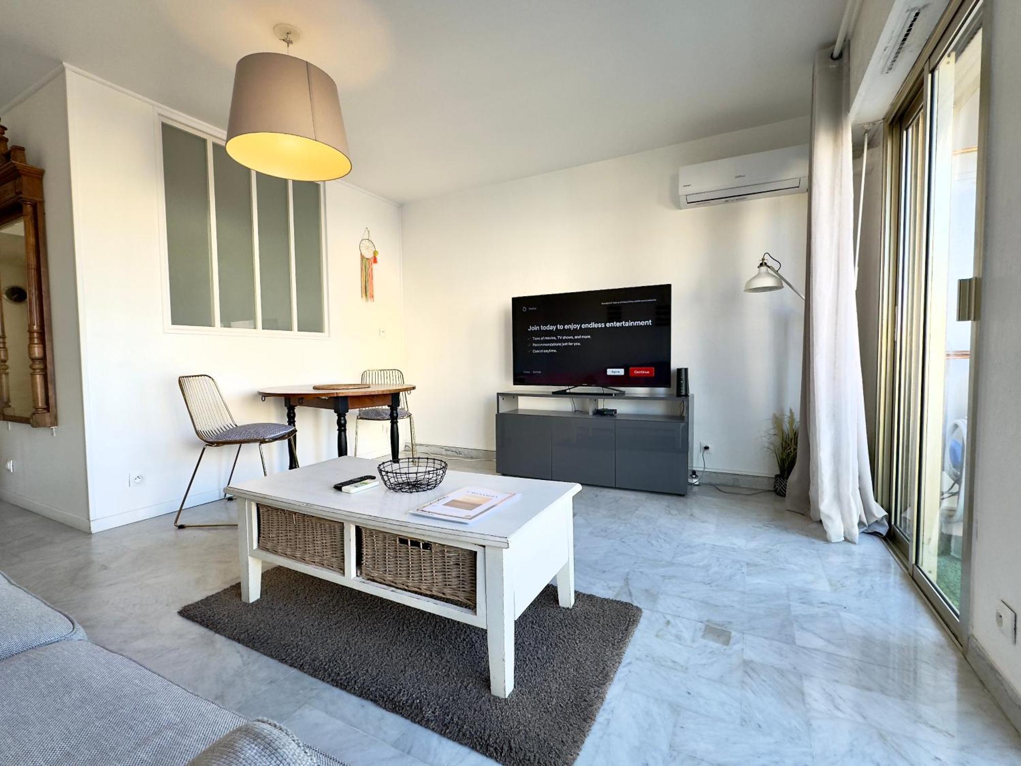 L'alexandra By Scls Locations *