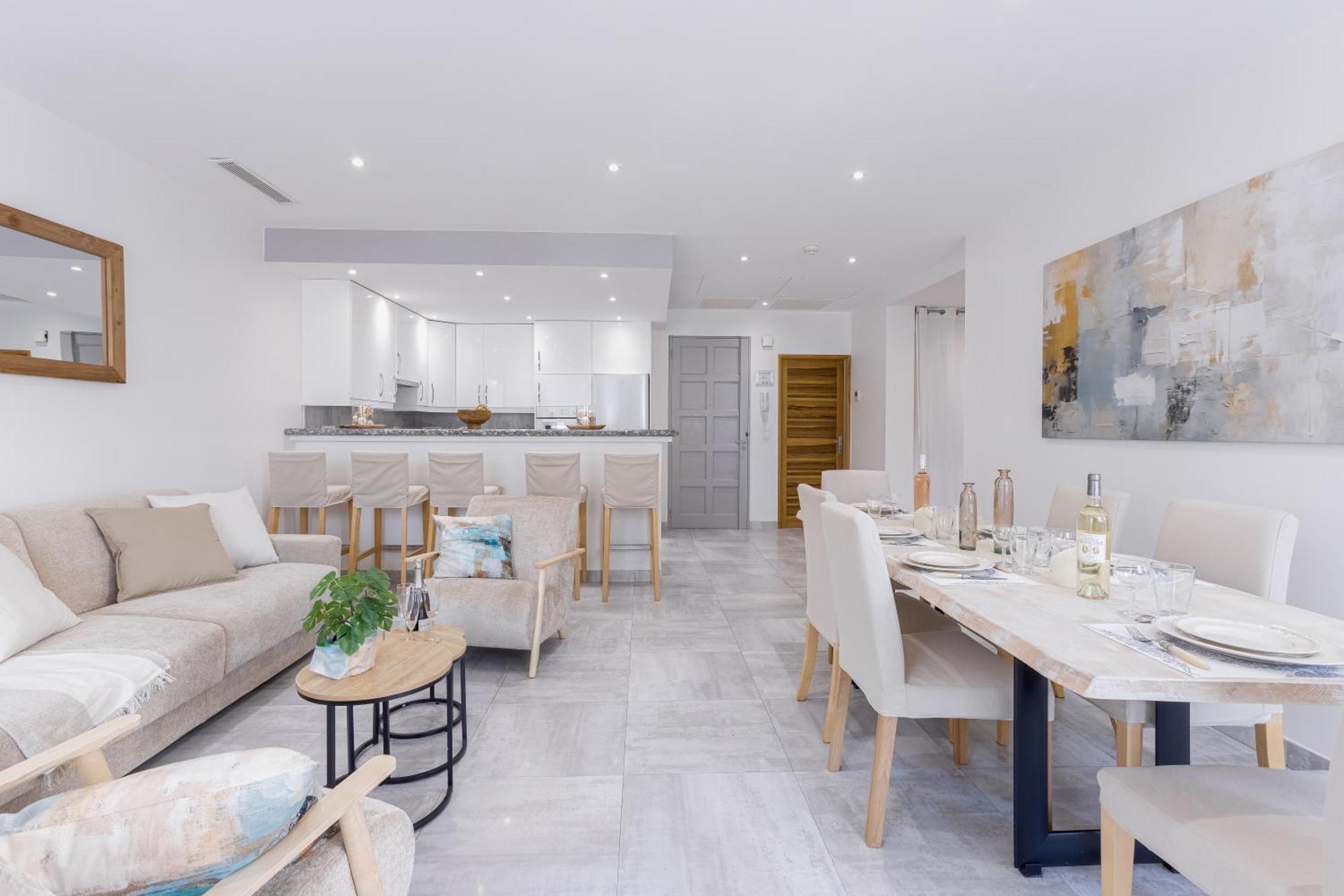 Apartment 38 Meynadier 4p By Halldis