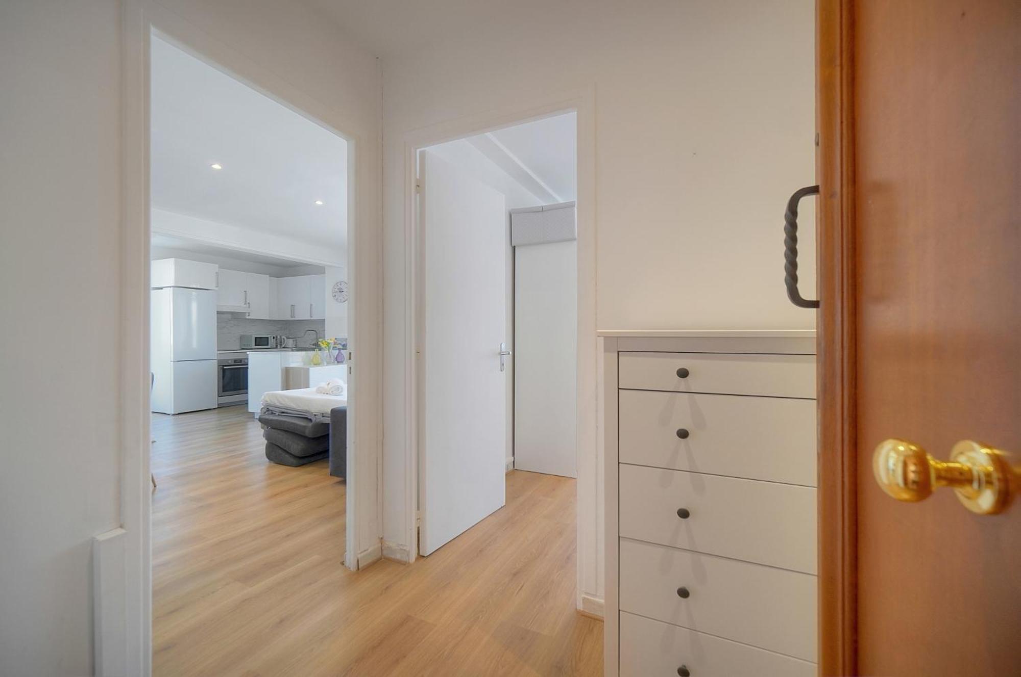 Immogroom - Bright And Modern With A-c Apartment *