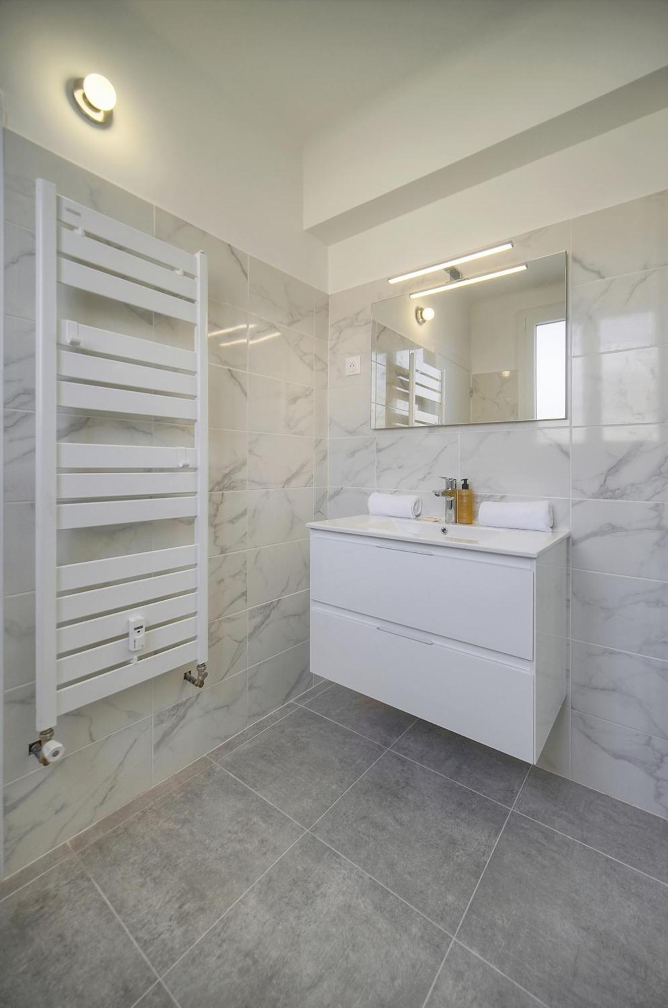 Immogroom - Bright And Modern With A-c Apartment
