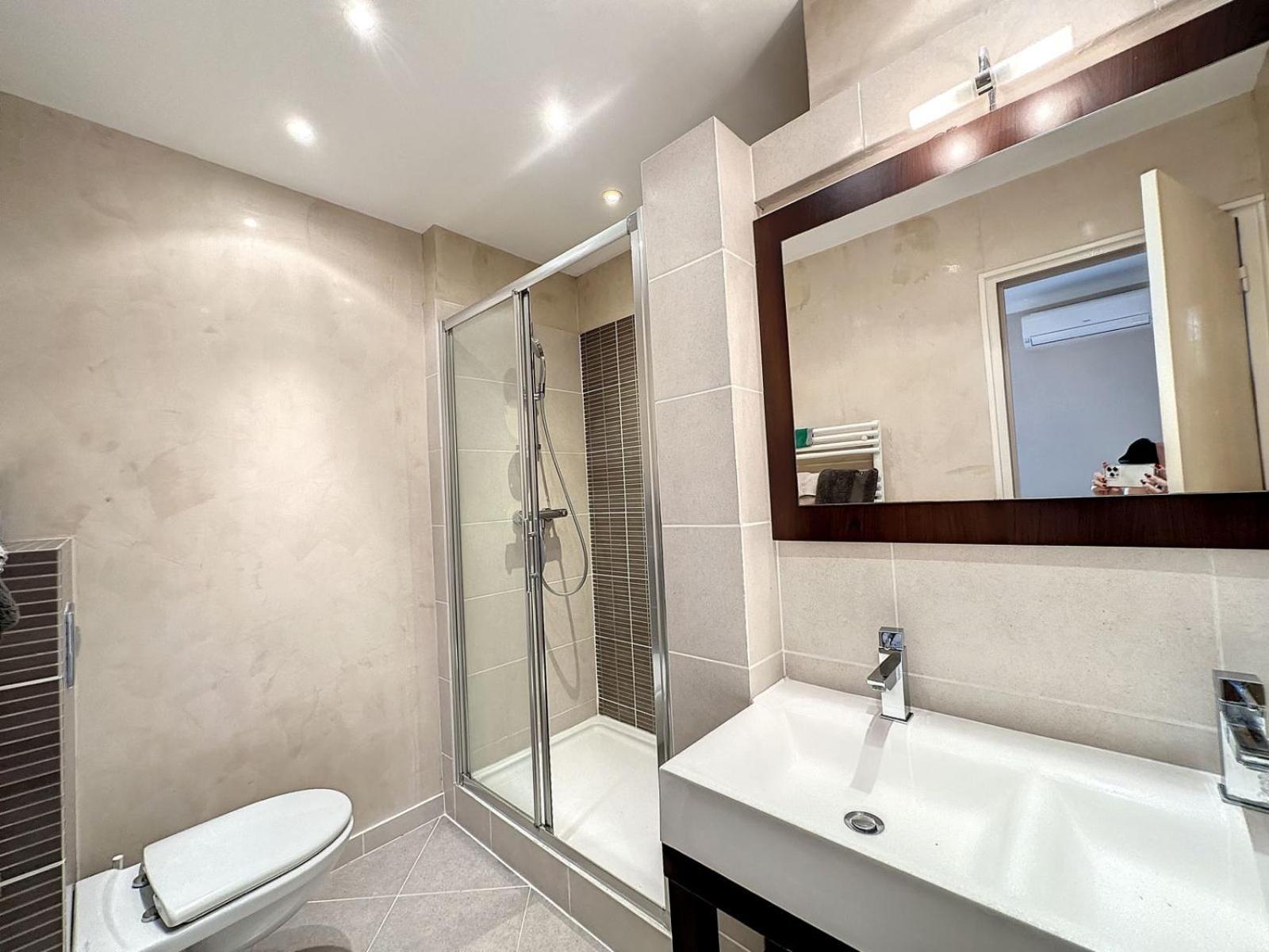 3-bedroom House With Terrace 5 Minutes Walking From La Croisette Chalet Cannes