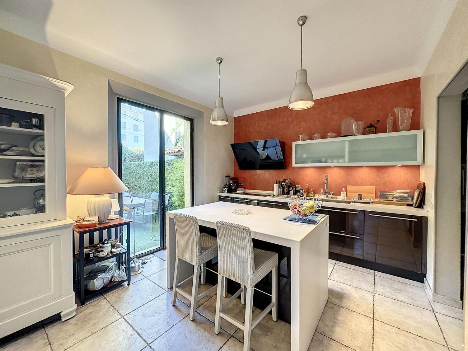 Chalet 3-bedroom House With Terrace 5 Minutes Walking From La Croisette *