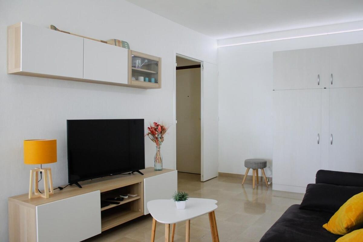Face A La Yourhosthelper Apartment *