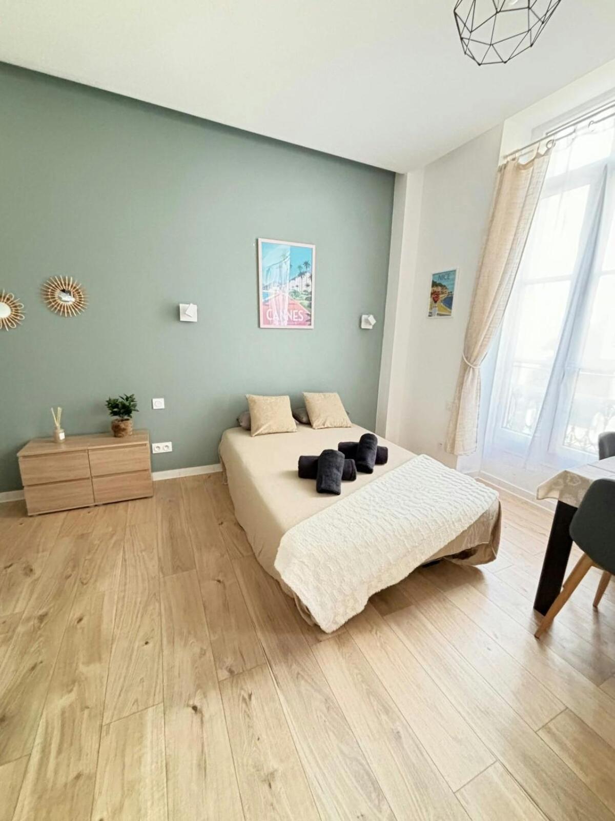 Adorable Center Apartment *