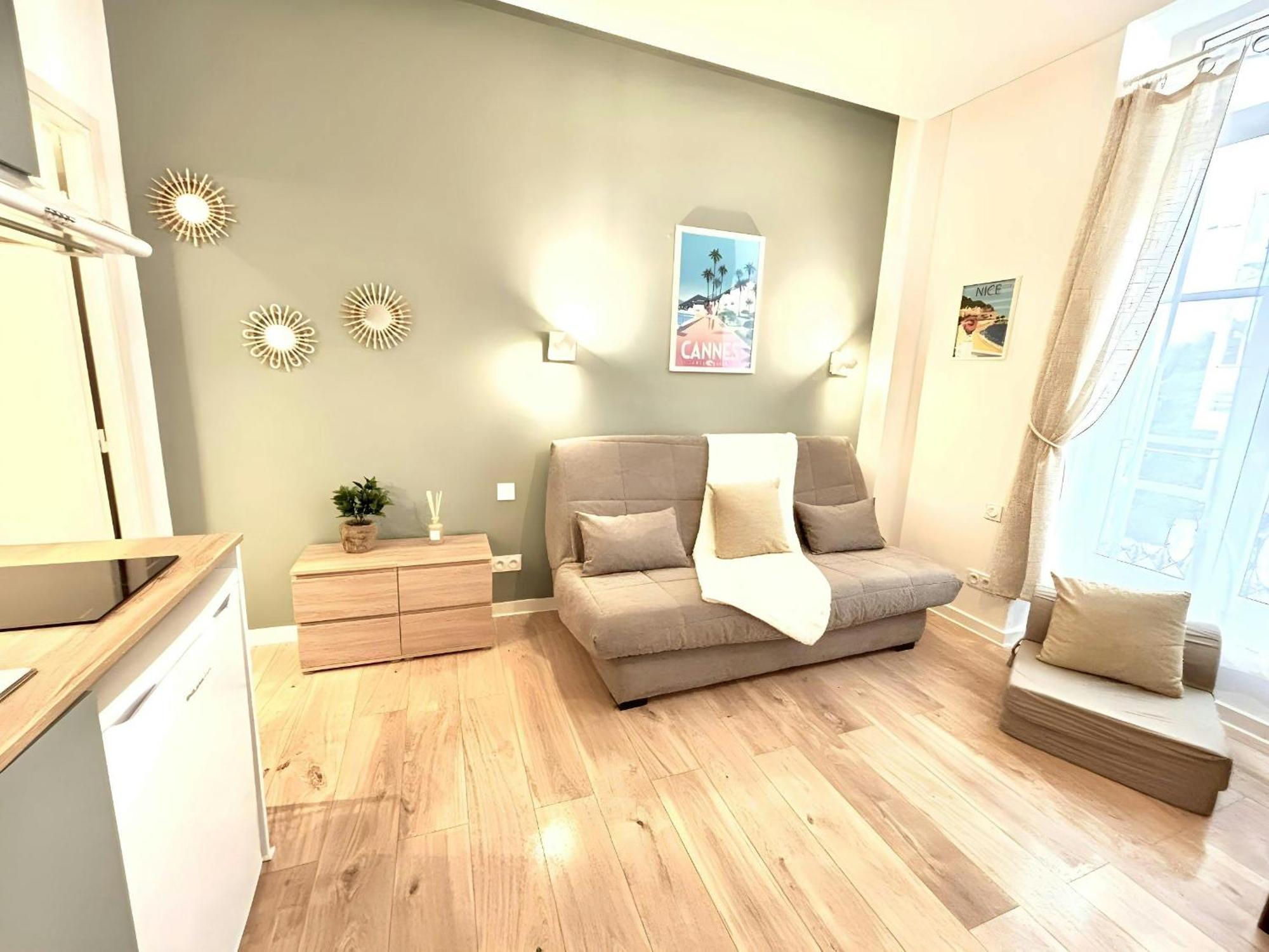 Adorable Center Apartment *