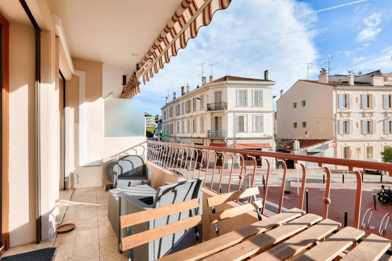 Le Petit Fleury - Balcony, Calm In Apartment
