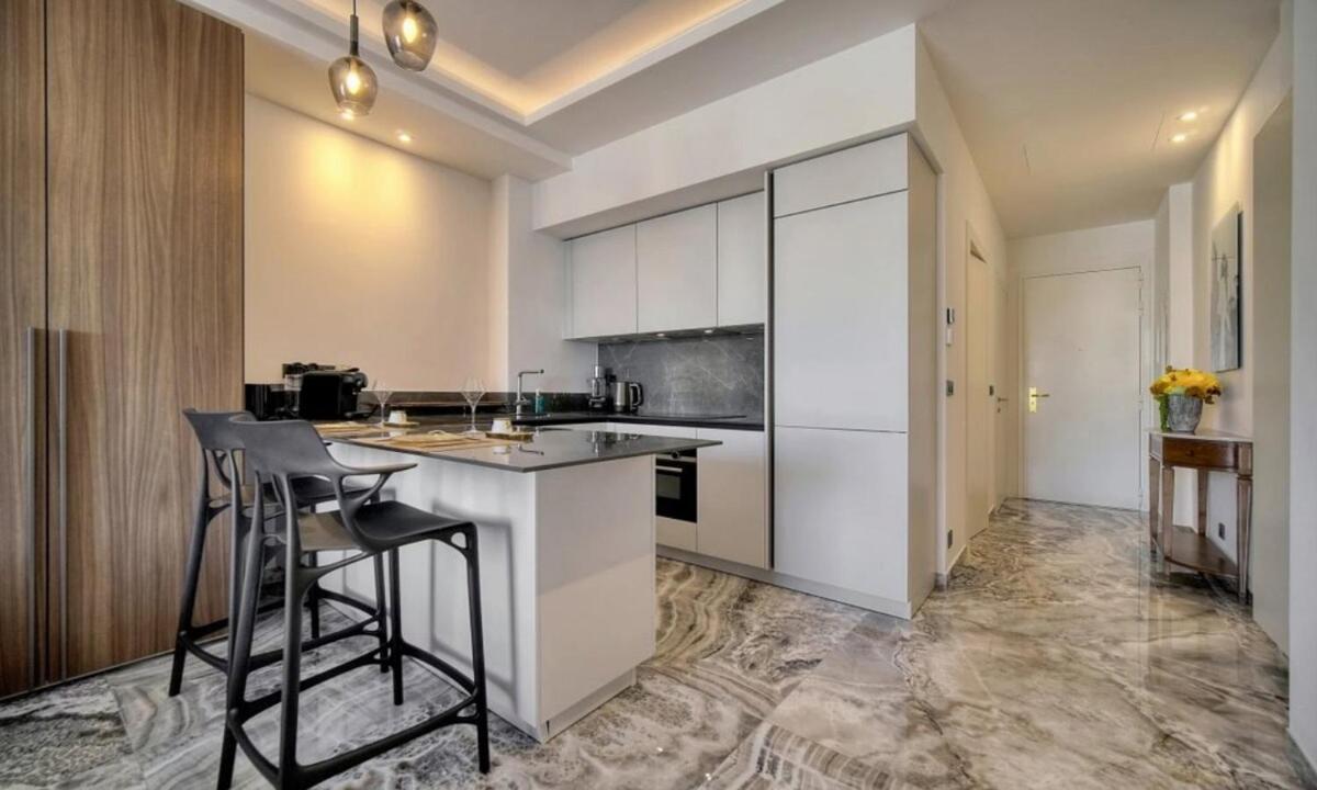 1 Bedroom - M6 Apartment