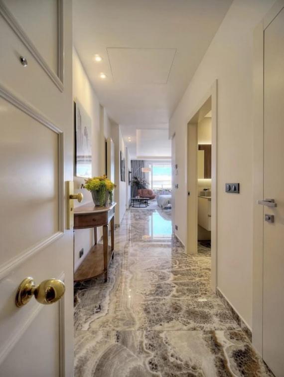 1 Bedroom - M6 Apartment *