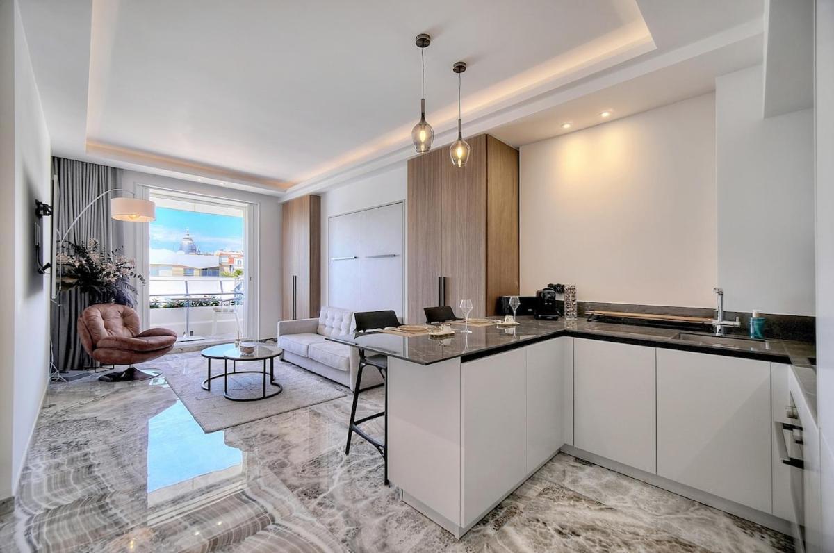 1 Bedroom - M6 Apartment