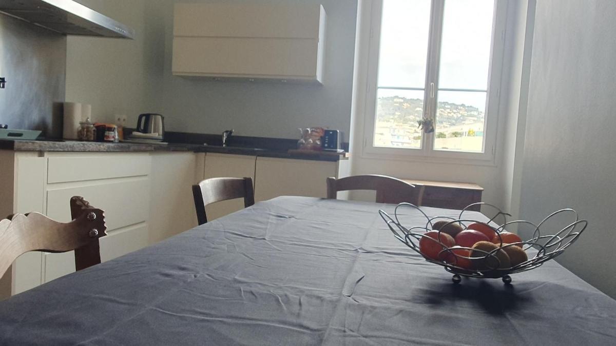 Luminous 92m2 8mn Palais Apartment *
