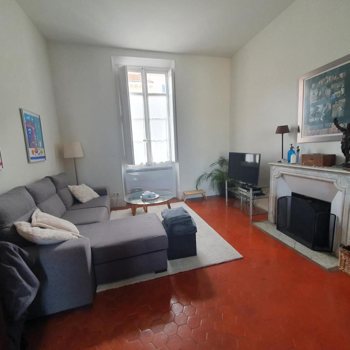 Luminous 92m2 8mn Palais Apartment *