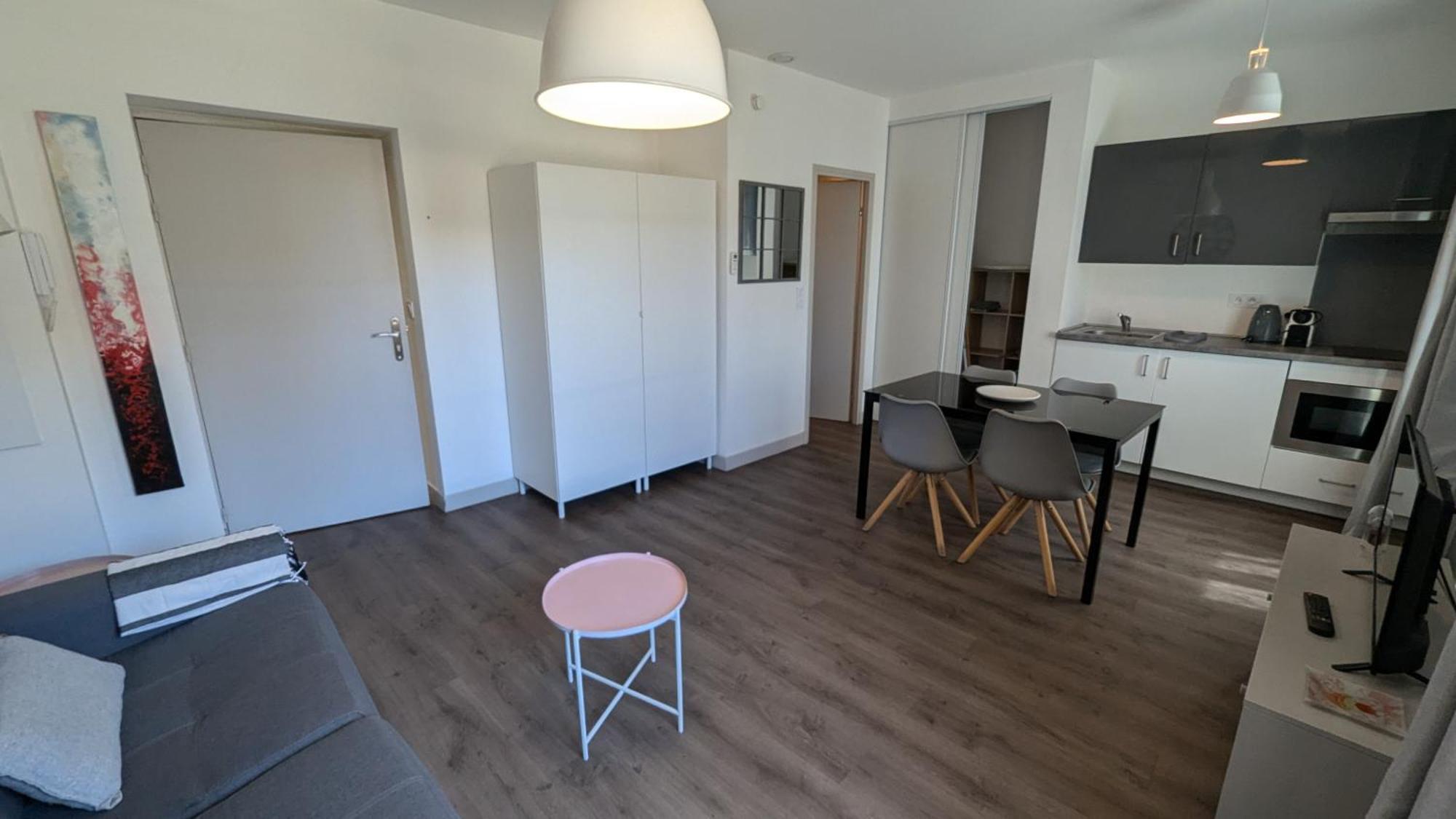 Les Trois Mai Cannes