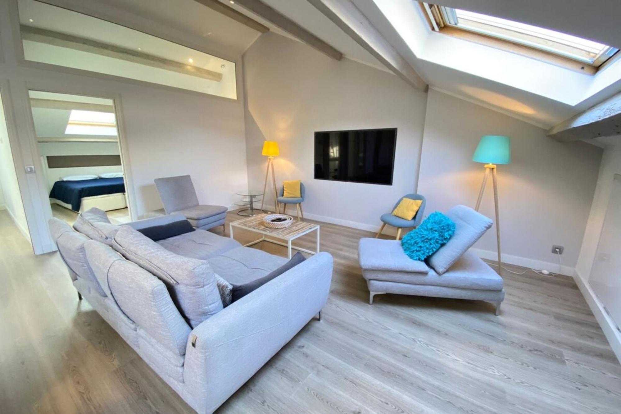 Modern & Bright 4-room In Banane