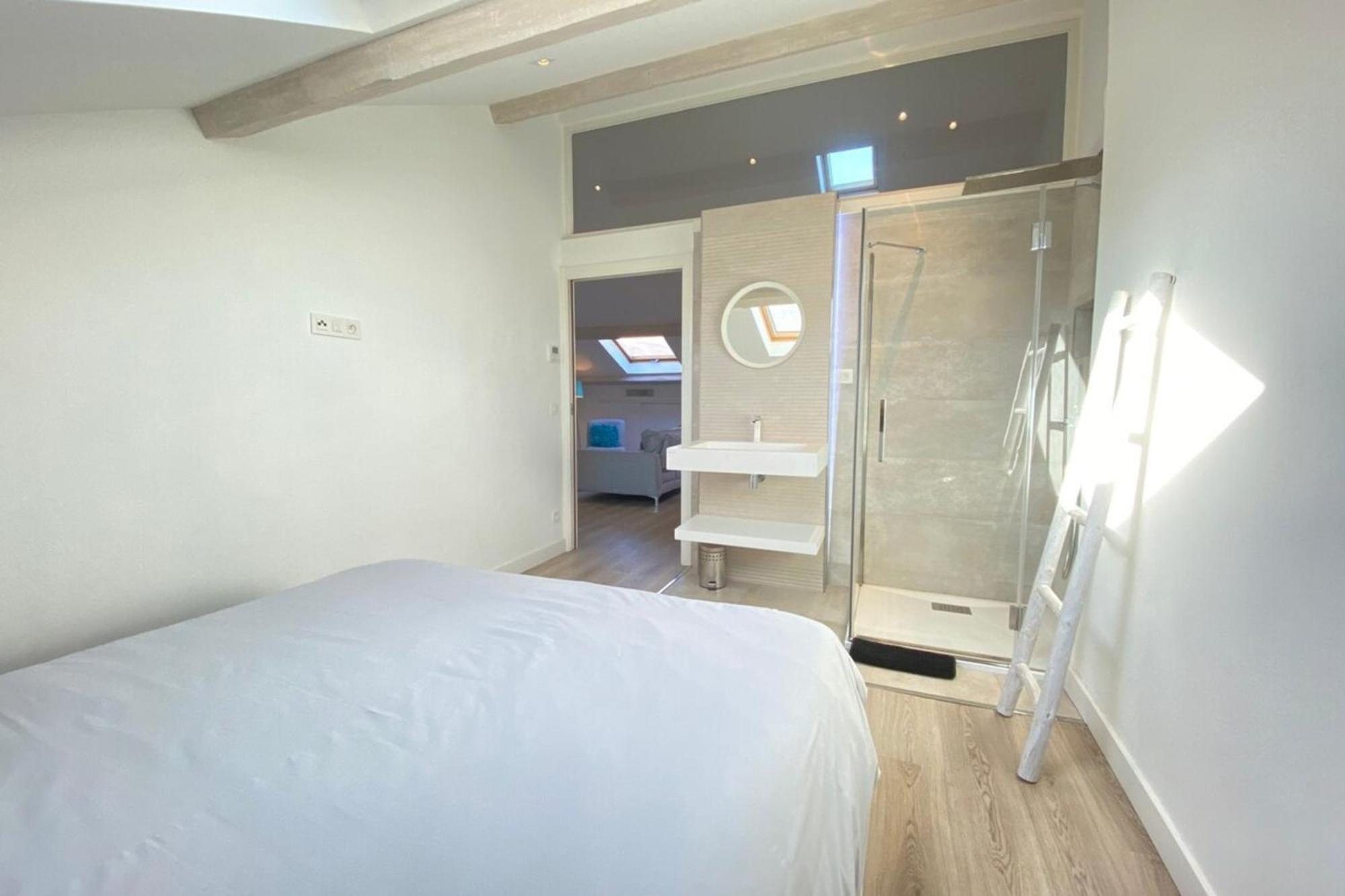 Modern & Bright 4-room In Banane Cannes