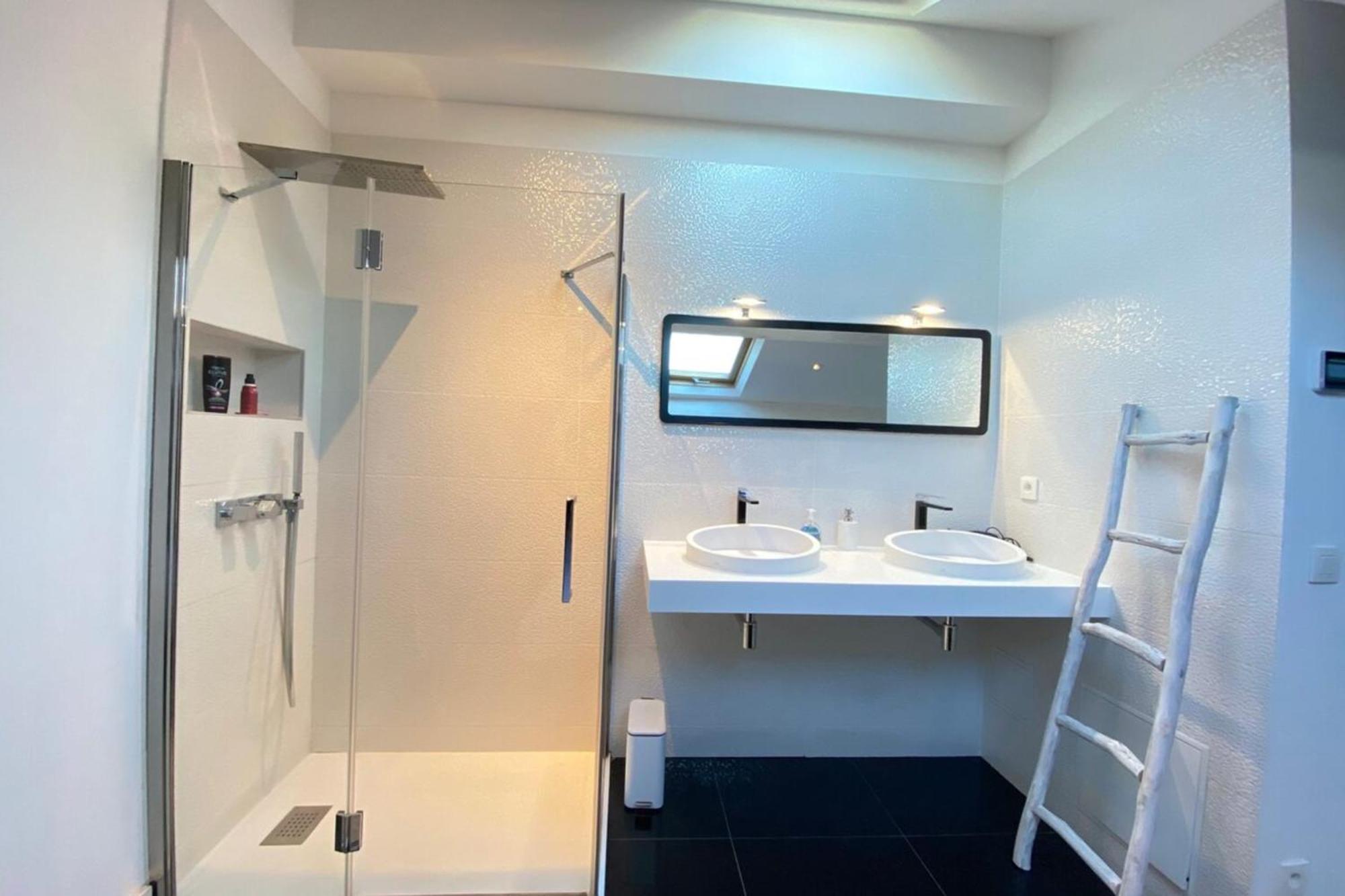 Apartment Modern & Bright 4-room In Banane *