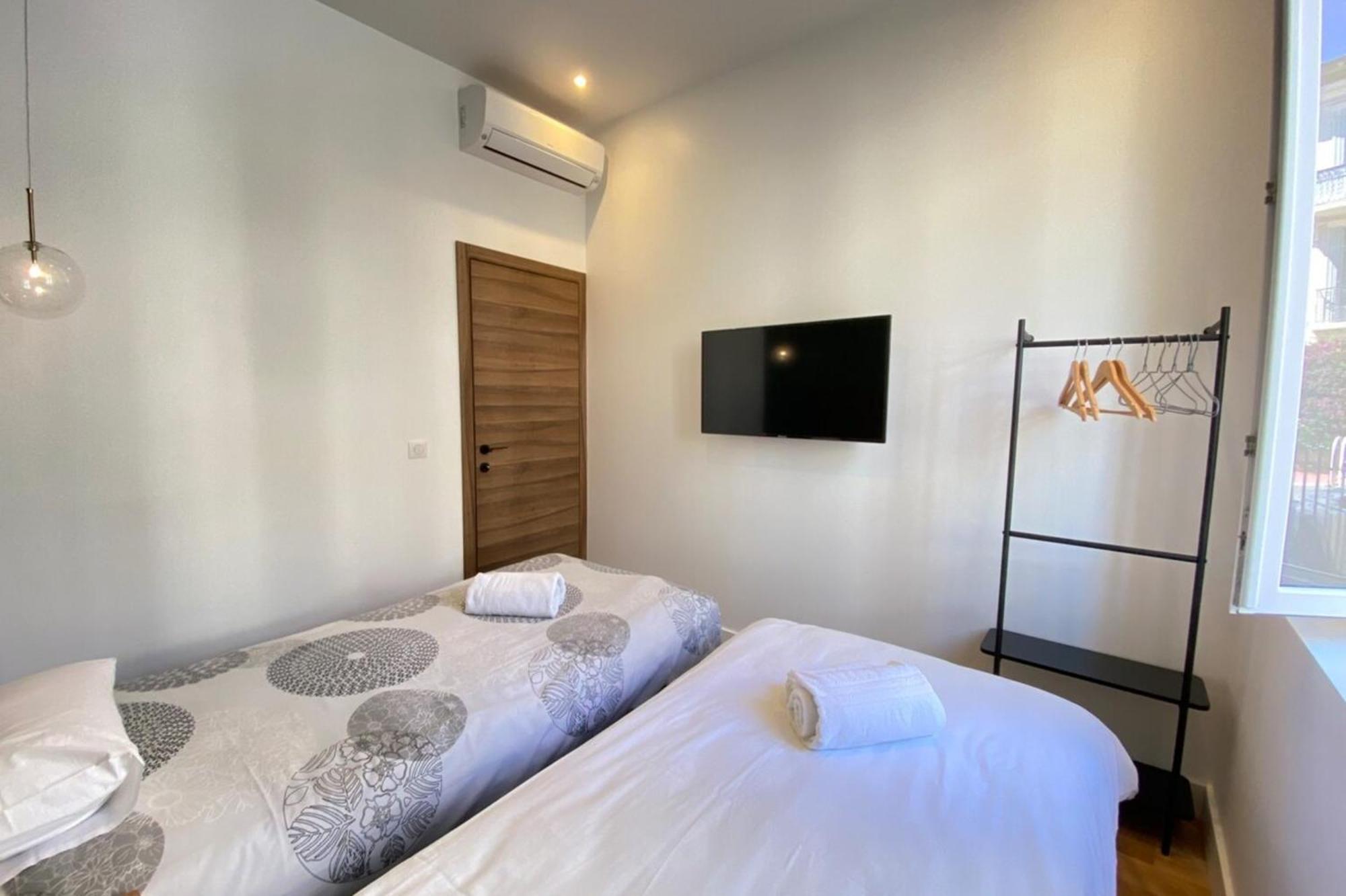 Apartment New In Forville With Balcony Cannes