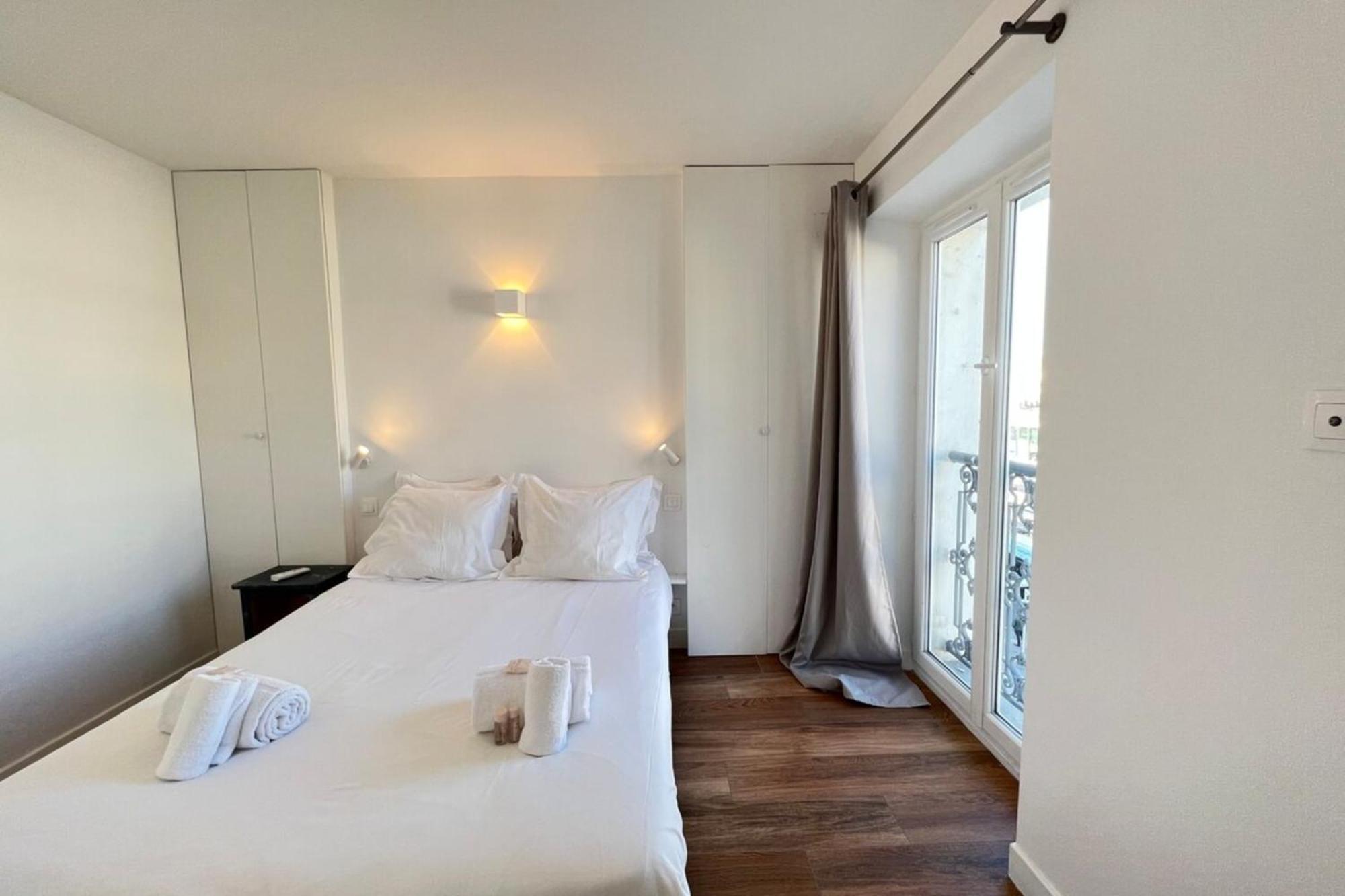 Beautiful 3 Bedrooms In *