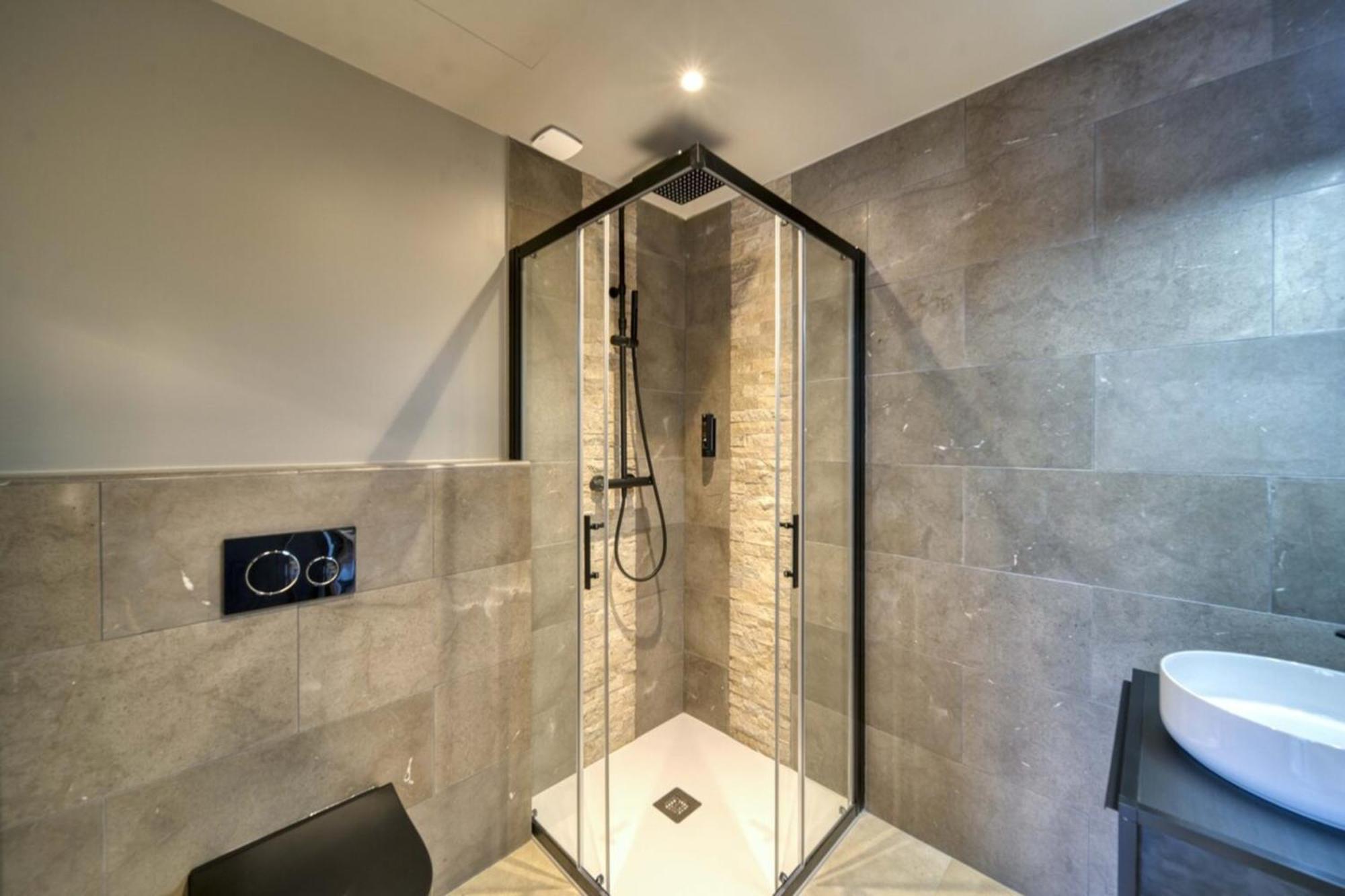 Marvellous 5 Bed Centre Apartment