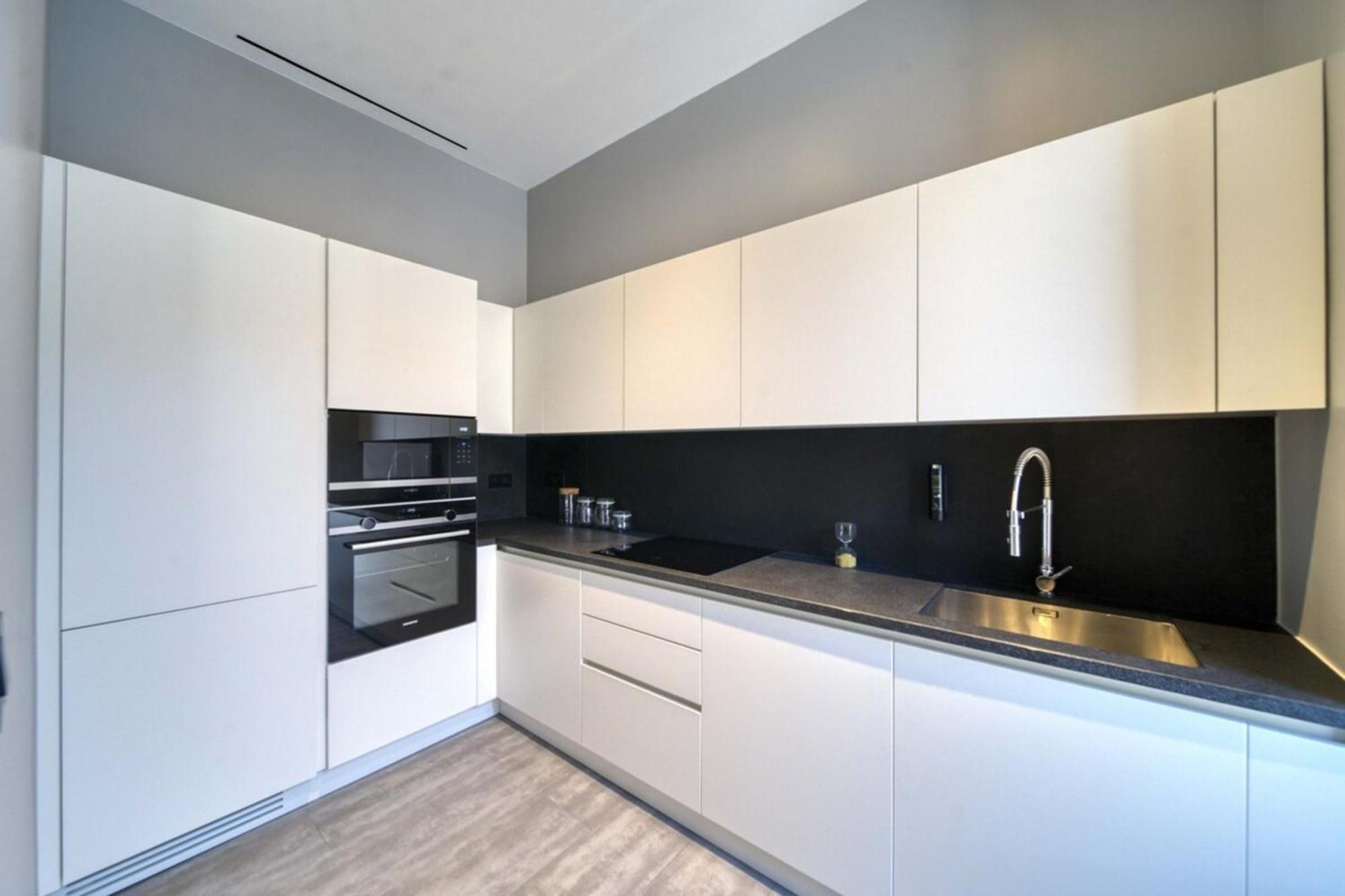Marvellous 5 Bed Centre Apartment *