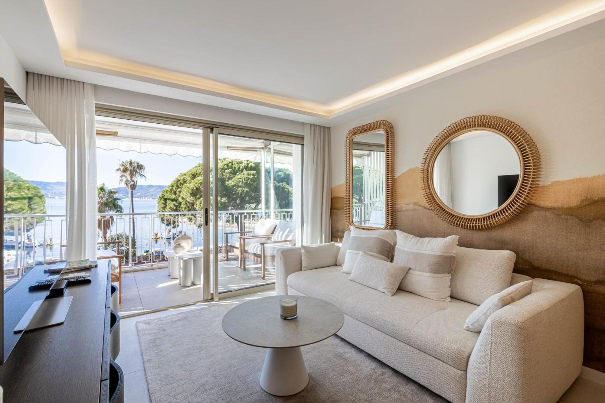 Ref 1979 - Palm Beach- Sea View For Rent * Cannes