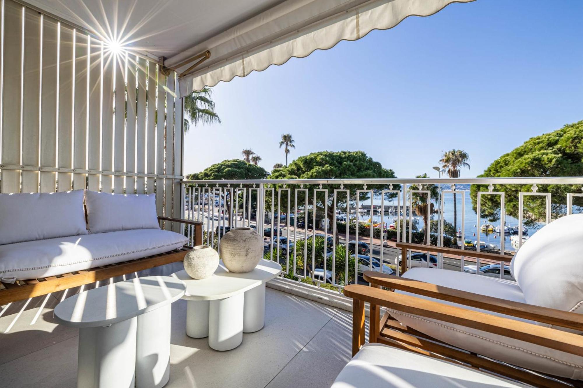Ref 1979 - Palm Beach- Sea View For Rent * Cannes