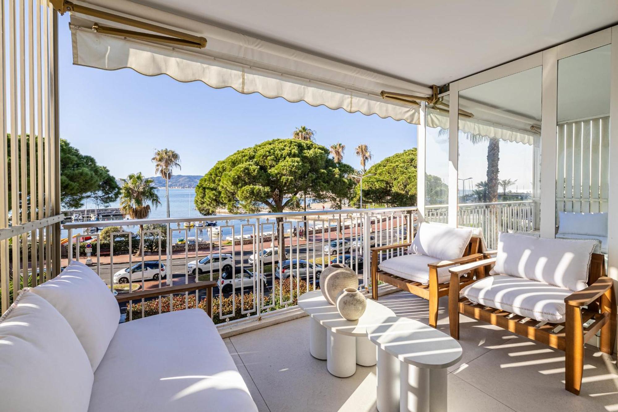 Ref 1979 - Palm Beach- Sea View For Rent Apartment Cannes