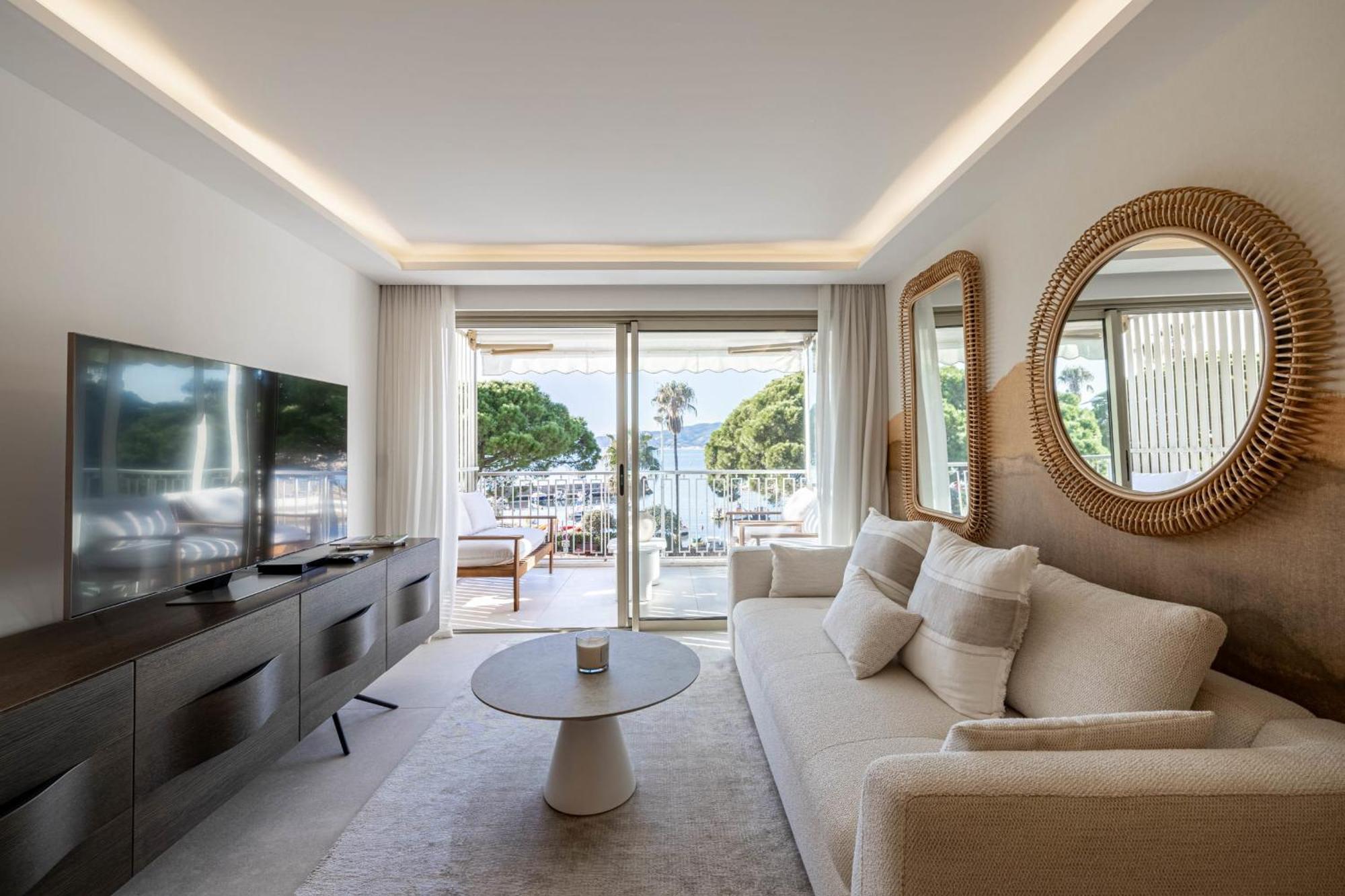 Ref 1979 - Palm Beach- Sea View For Rent * Cannes