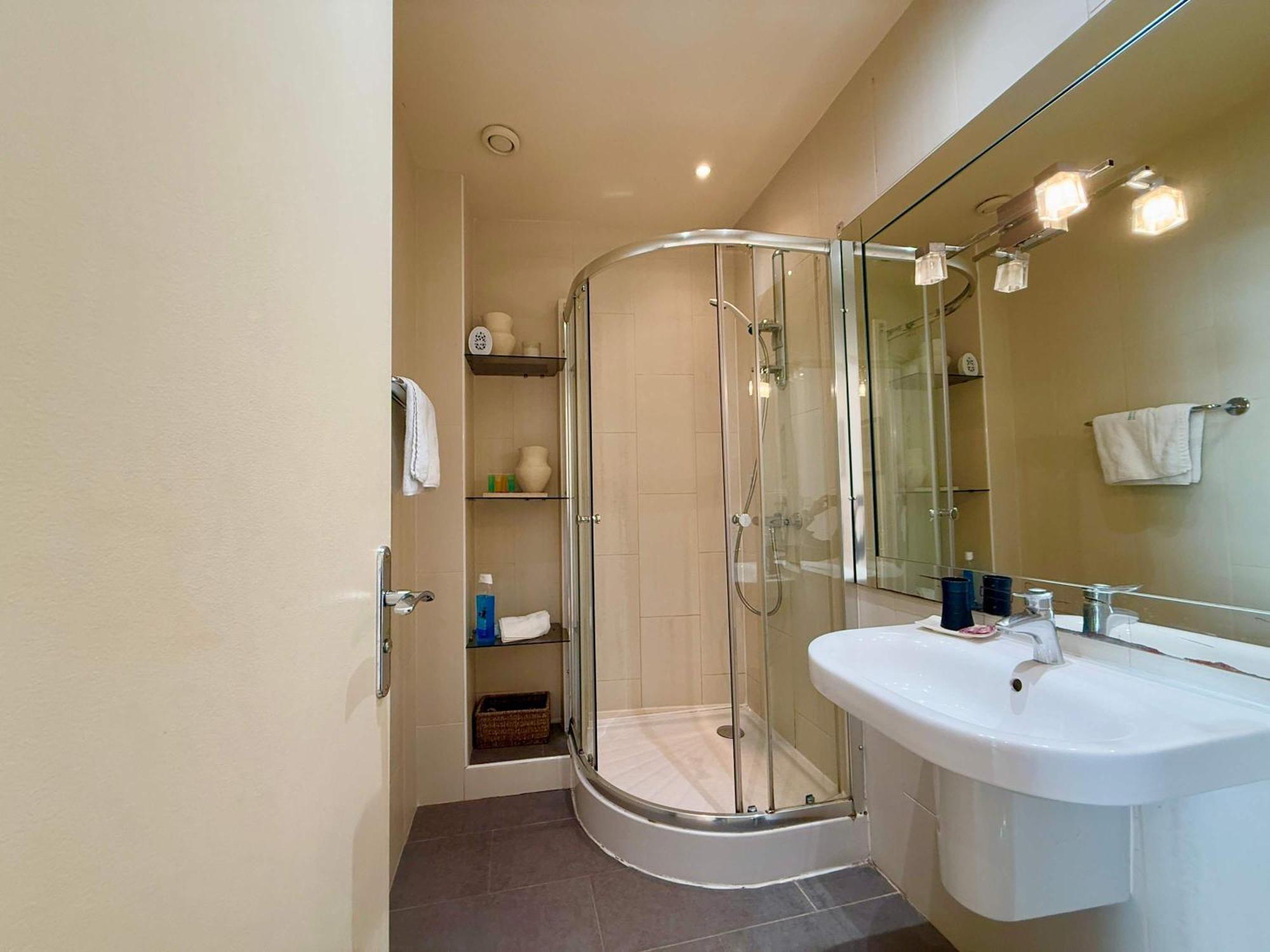 A025-appartement 2 - Carre D'or-hyper Centre * Cannes