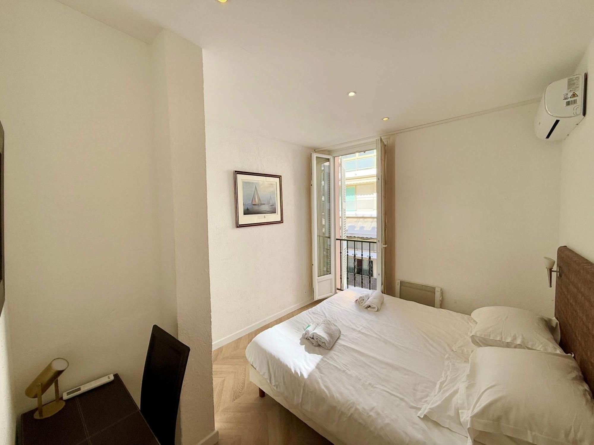 A025-appartement 2 - Carre D'or-hyper Centre Apartment *