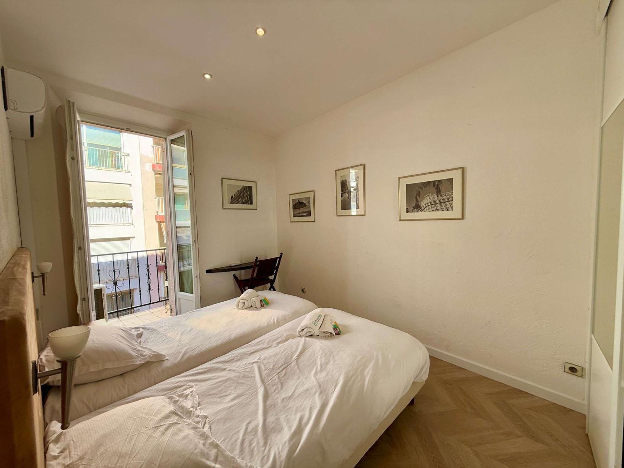 A025-appartement 2 - Carre D'or-hyper Centre Cannes