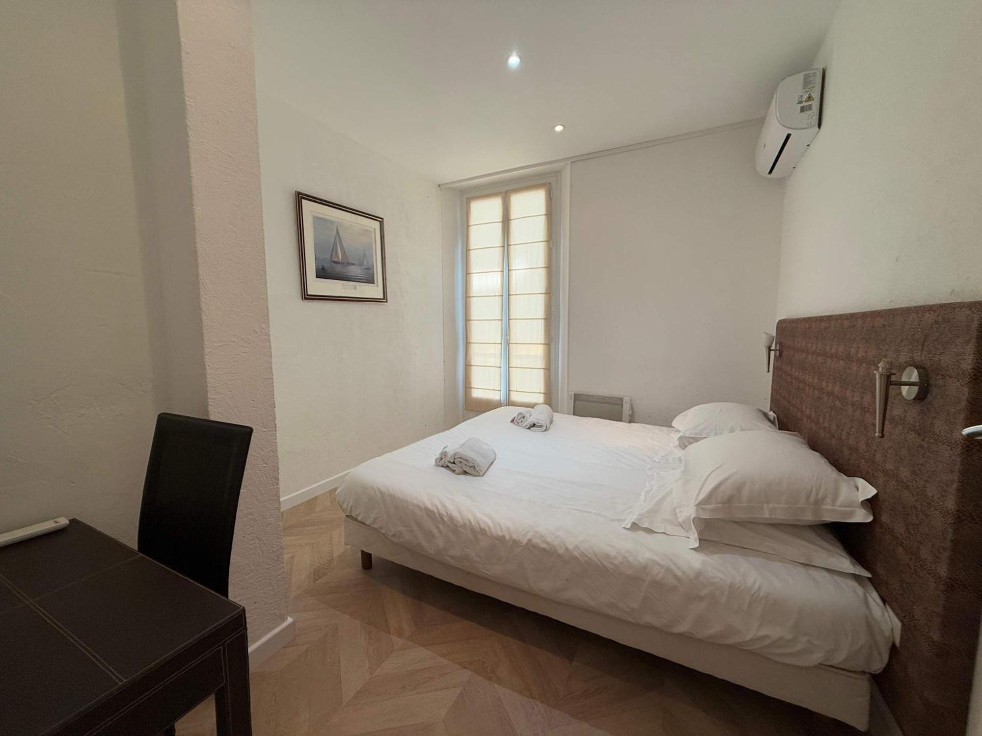 A025-appartement 2 - Carre D'or-hyper Centre Apartment *