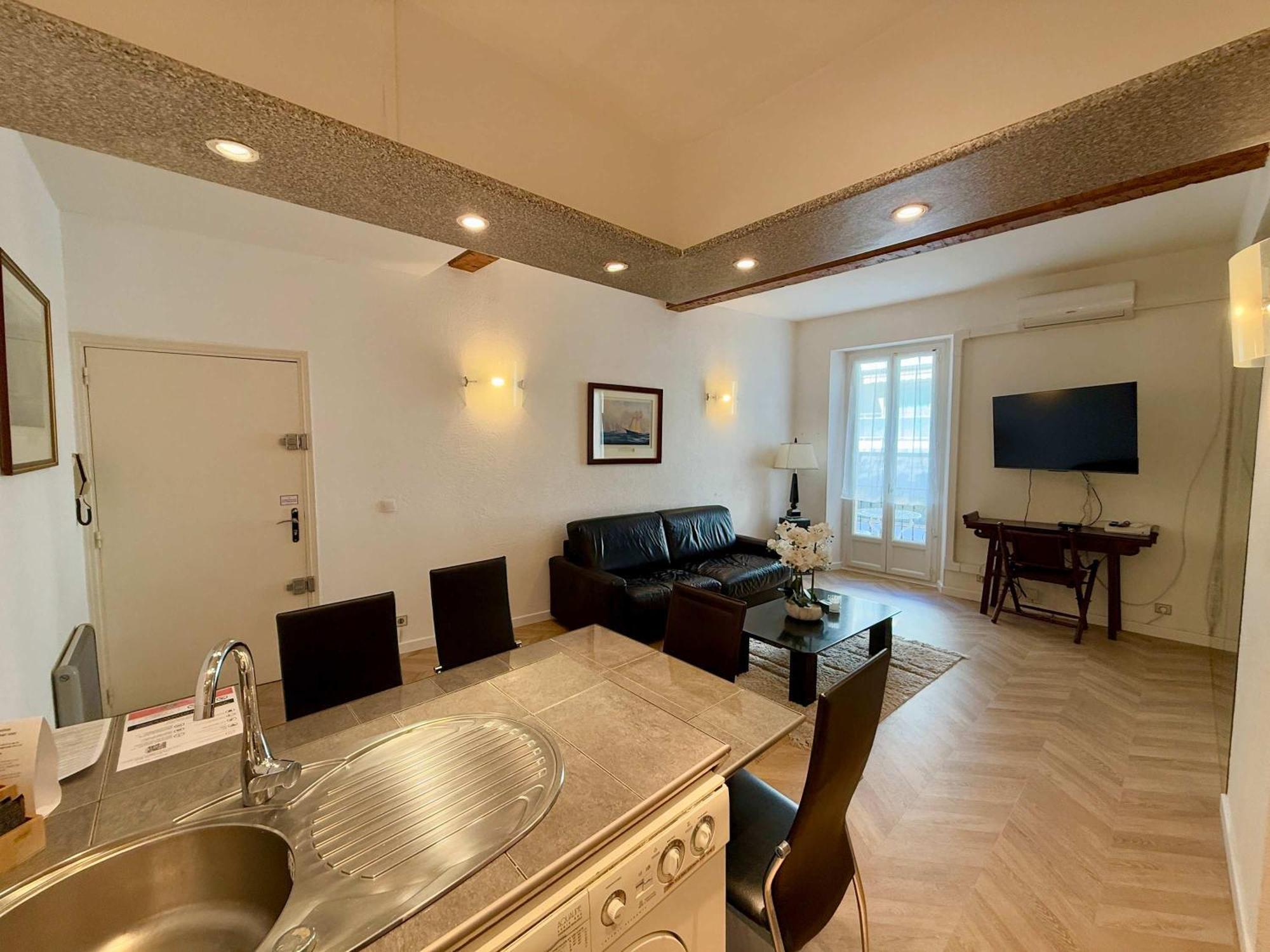 A025-appartement 2 - Carre D'or-hyper Centre Cannes