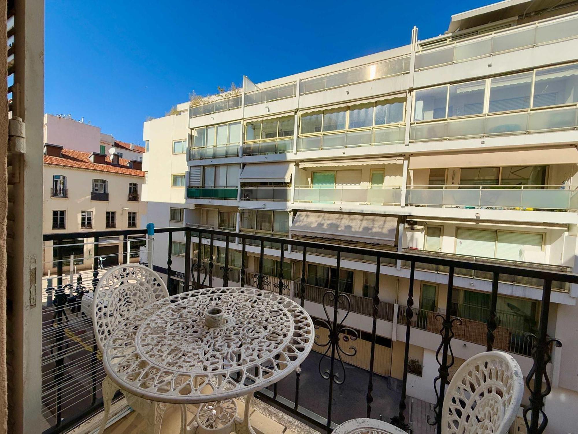 A025-appartement 2 - Carre D'or-hyper Centre