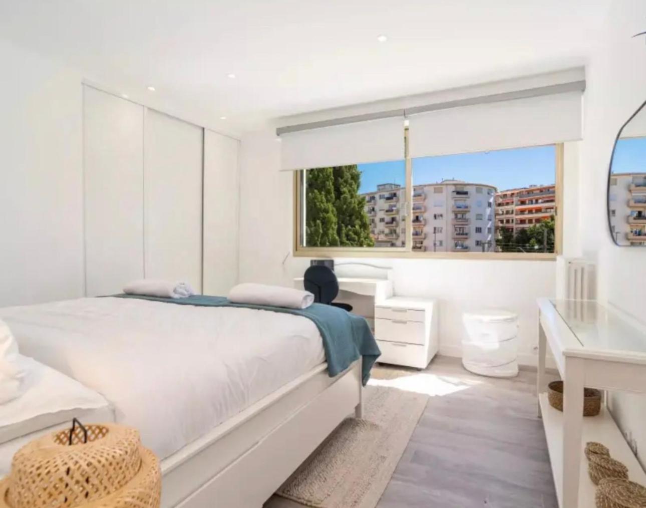 Luxueux 110m Colle Au Prestigieux Le Martinez
