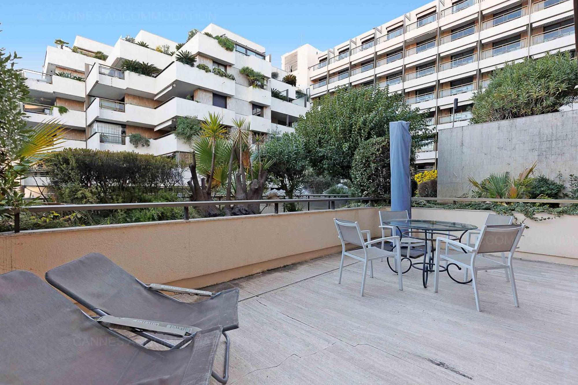 Gray 2a2 Apartment Cannes