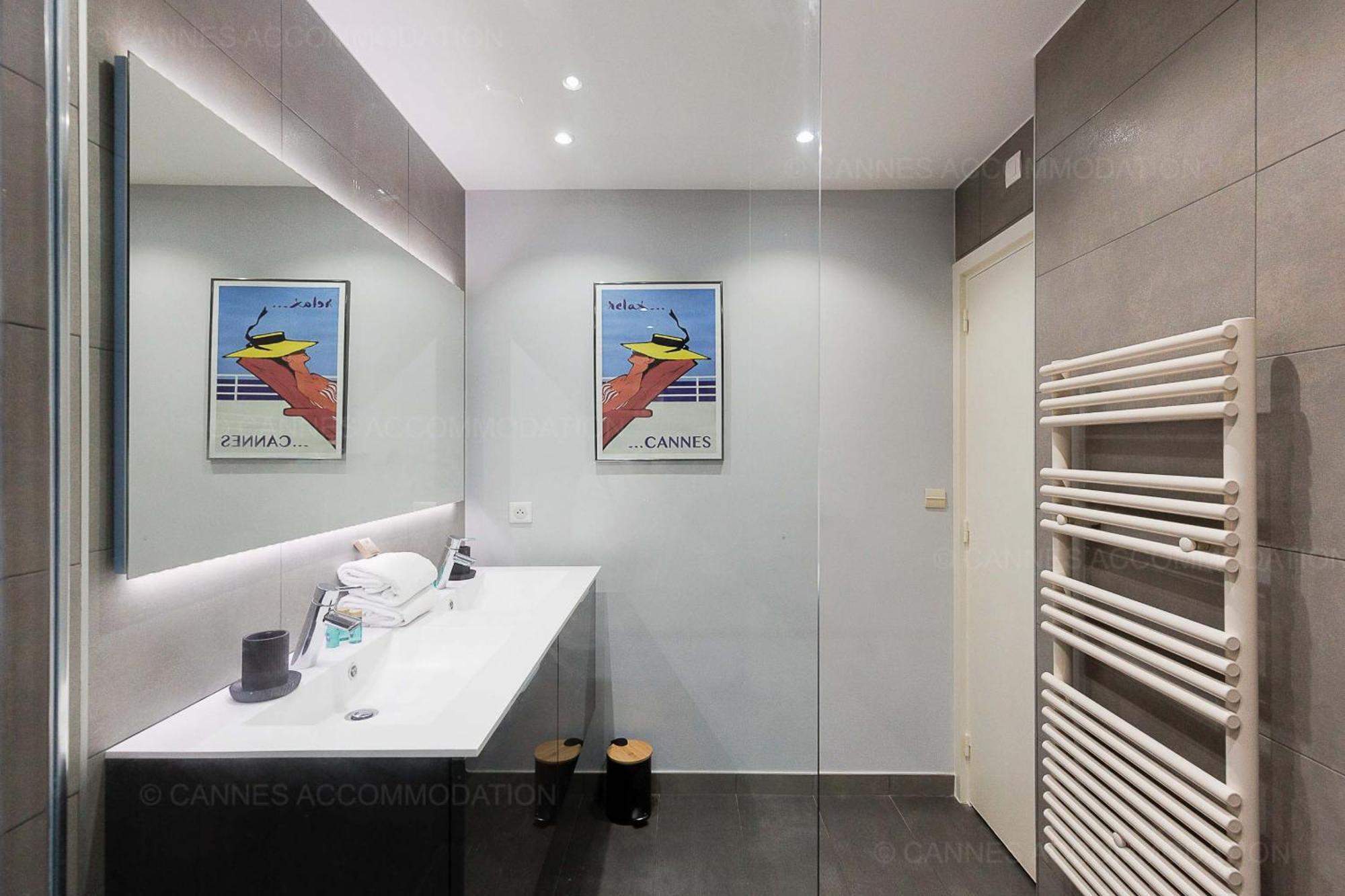 Gray 2a2 Apartment Cannes