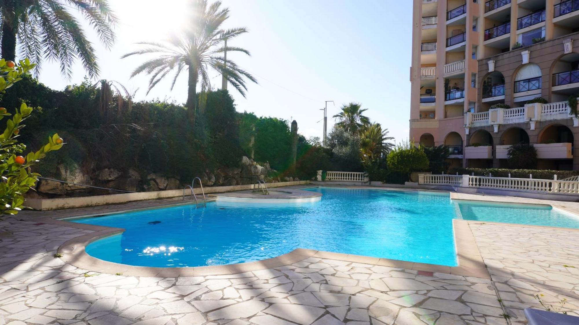 556, Vue Et Piscine By Palmazur * Cannes
