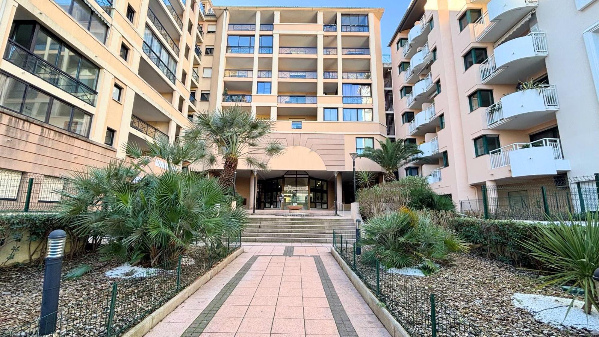556, Vue Et Piscine By Palmazur * Cannes